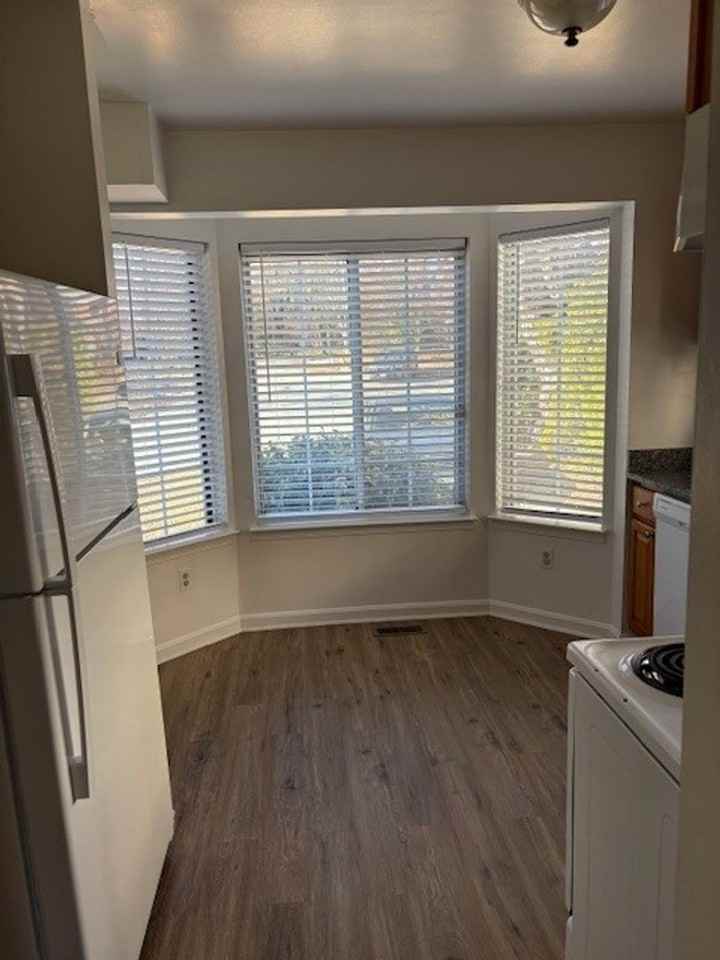 661 Genessee St - Photo 5 of 27