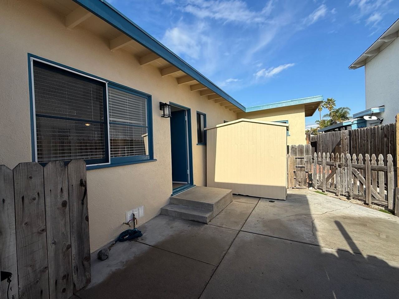 1033 Bath Ln - Photo 3 of 24