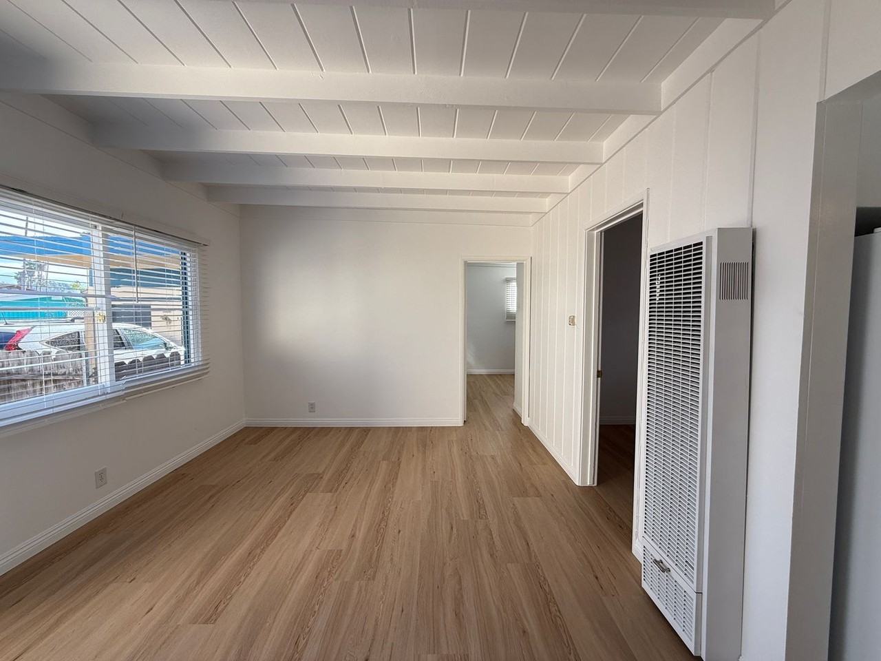 1033 Bath Ln - Photo 5 of 24