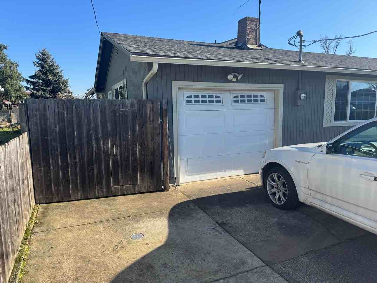 541 34th St - Photo 2 of 13