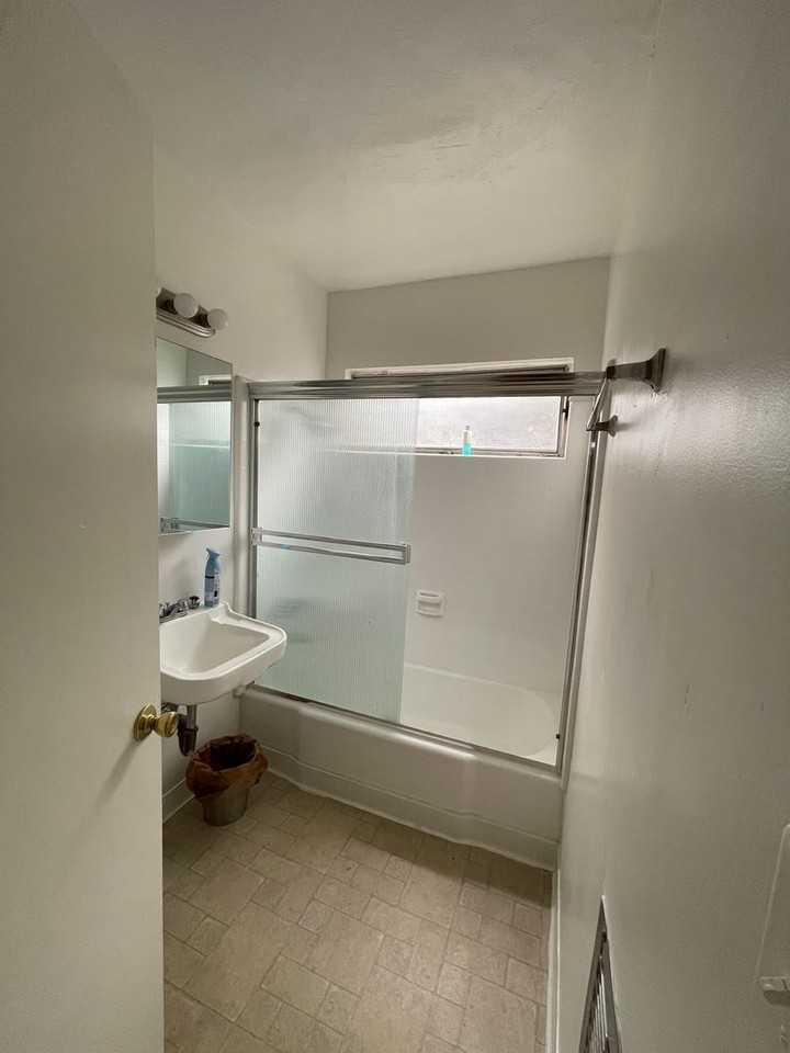 1243 26th St - Photo 5 of 19