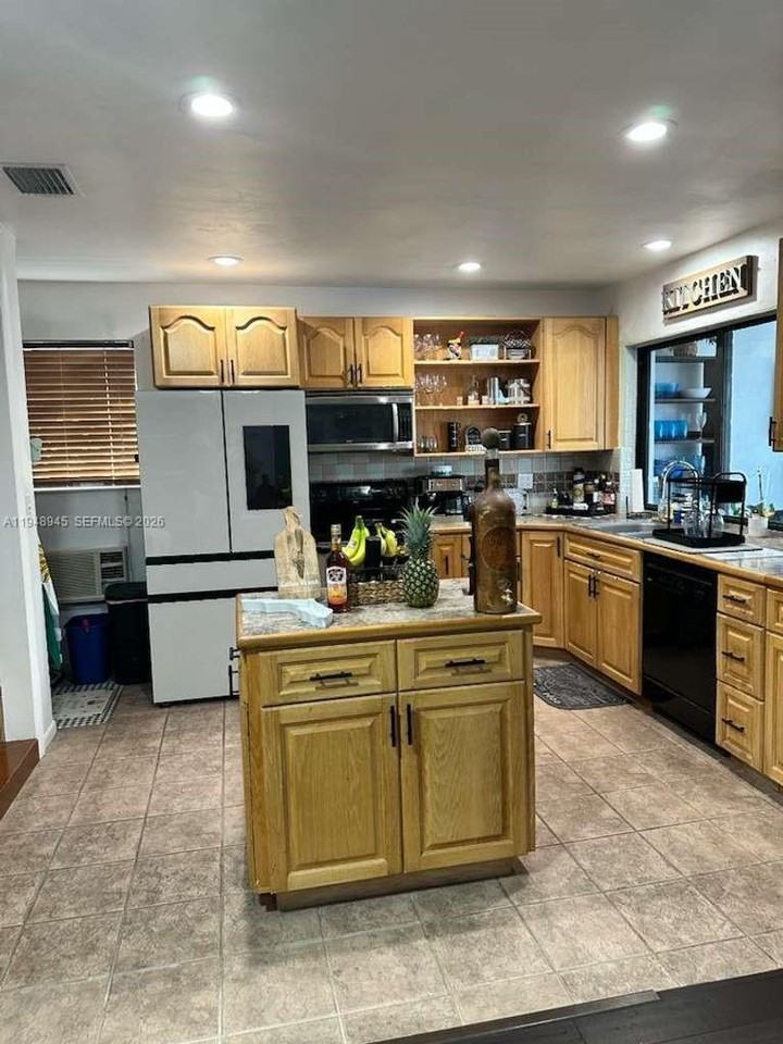 2827 Mckinley St - Photo 2 of 27