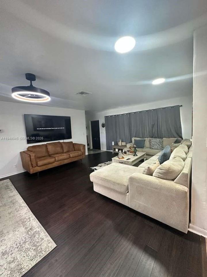 2827 Mckinley St - Photo 5 of 27