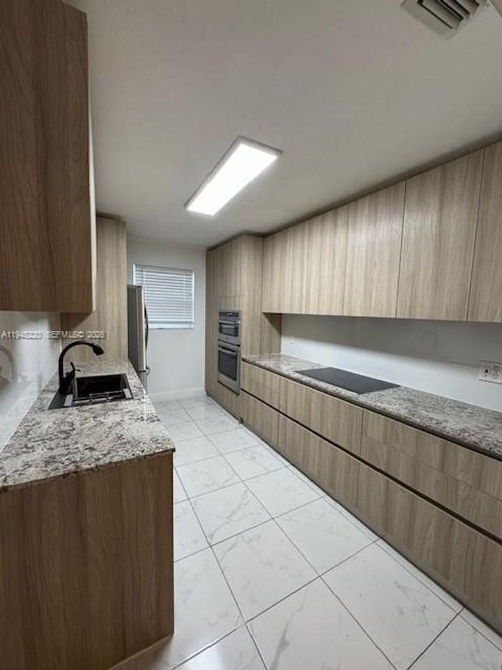 211 Se 3rd St - Photo 2 of 18