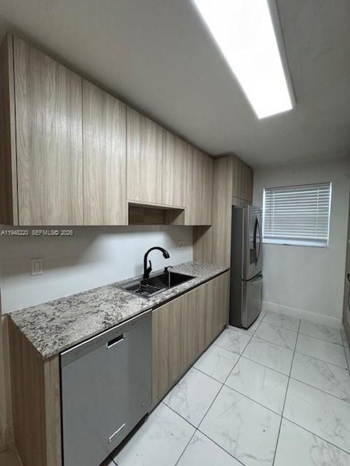 211 Se 3rd St - Photo 3 of 18