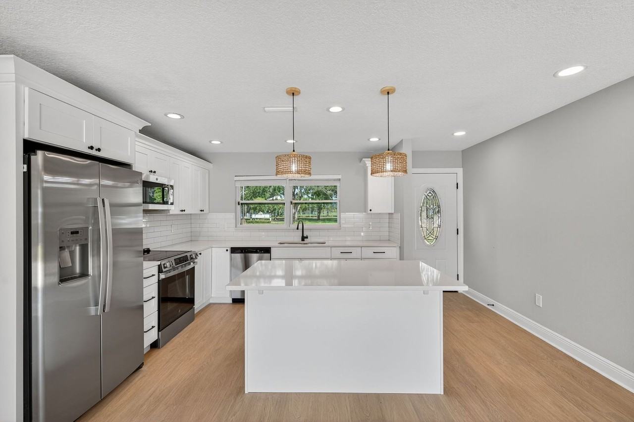 8110 Macoma Dr Ne - Photo 3 of 50