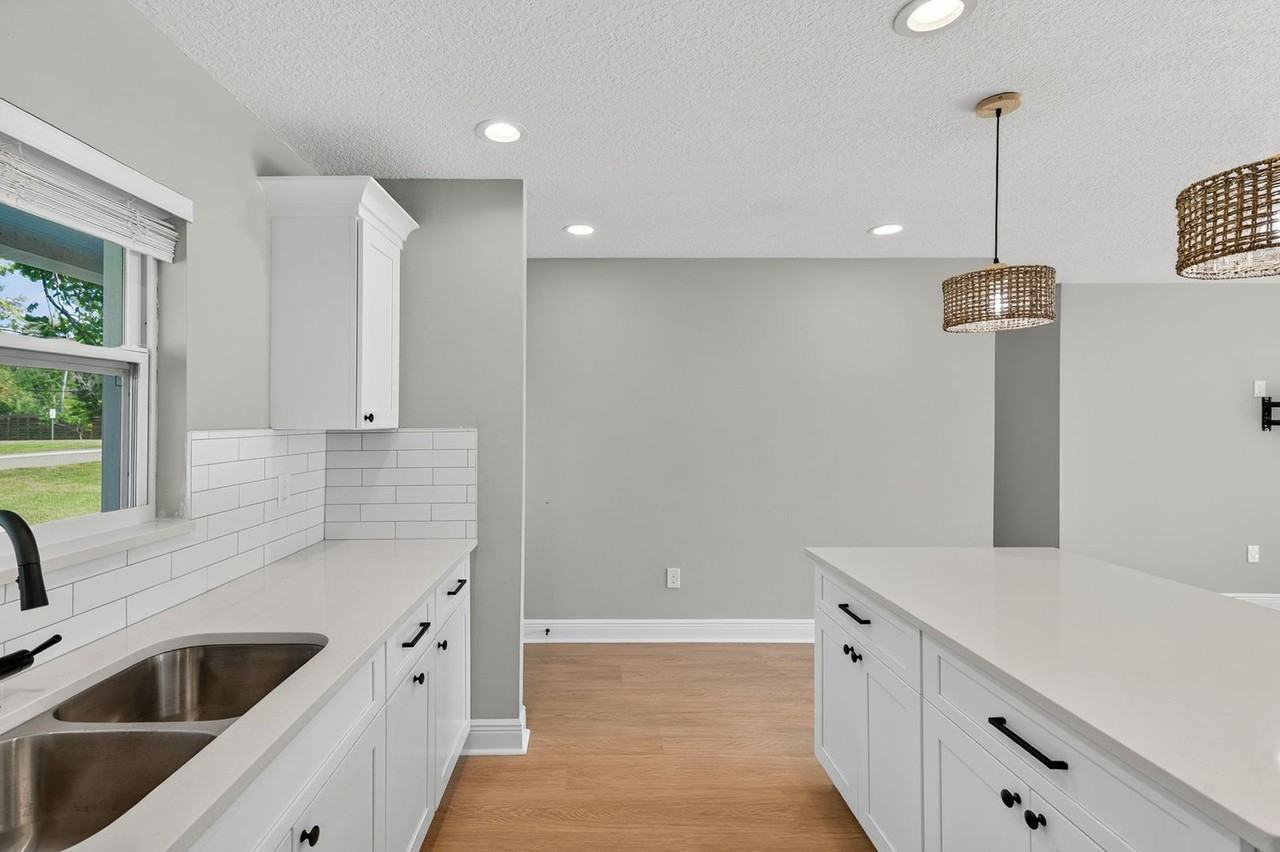 8110 Macoma Dr Ne - Photo 6 of 50