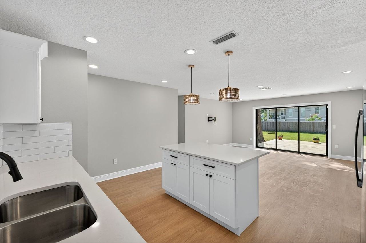 8110 Macoma Dr Ne - Photo 7 of 50