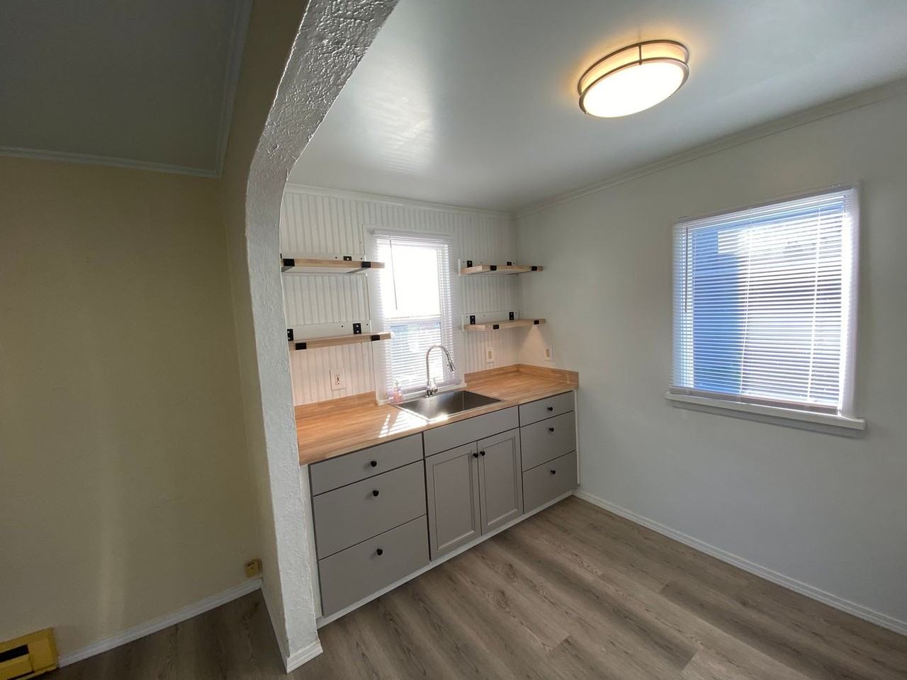 1512 1/2 Rainier Ave - Photo 4 of 7