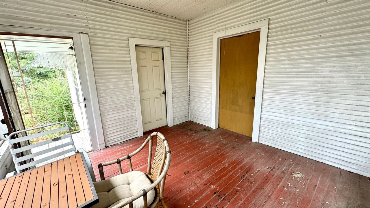 511 E Washington Ave - Photo 3 of 22