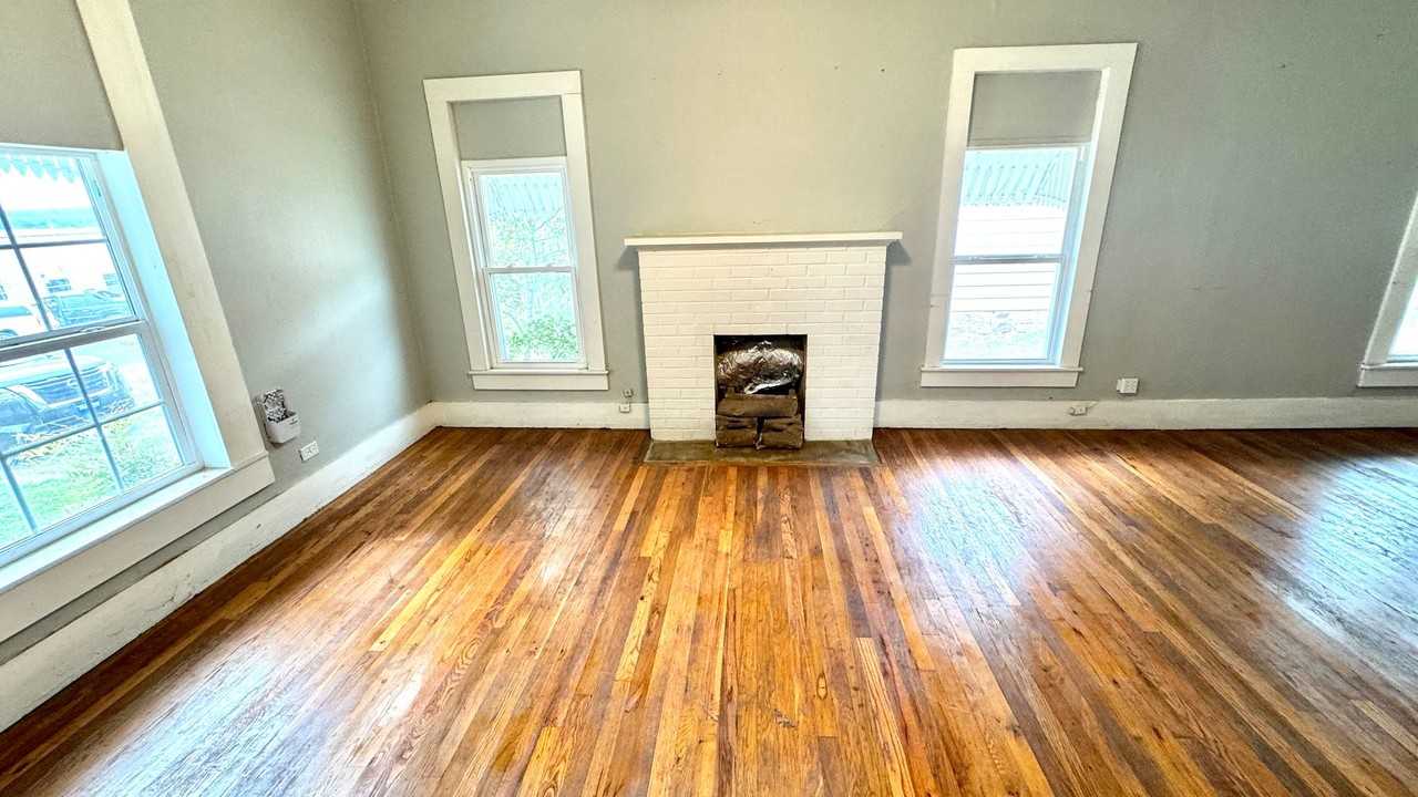 511 E Washington Ave - Photo 4 of 22