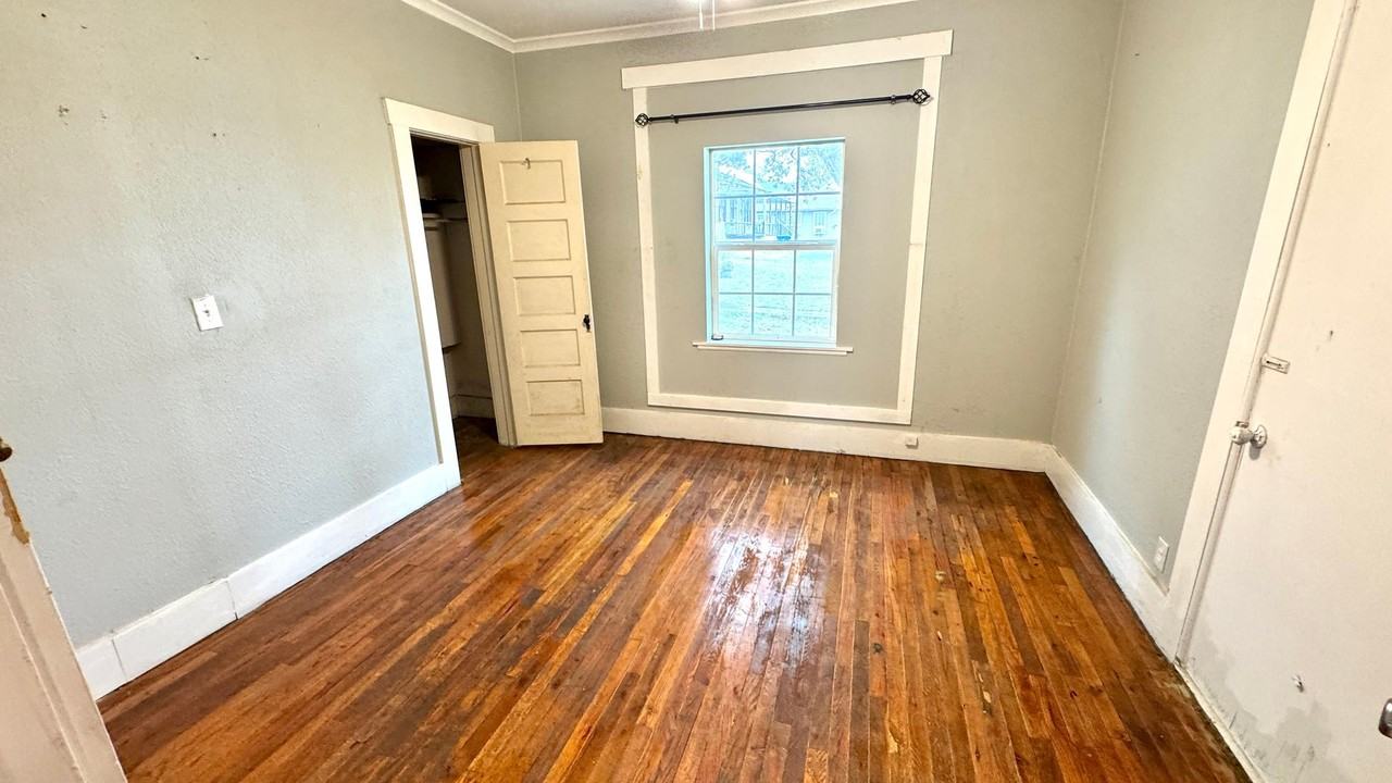 511 E Washington Ave - Photo 7 of 22