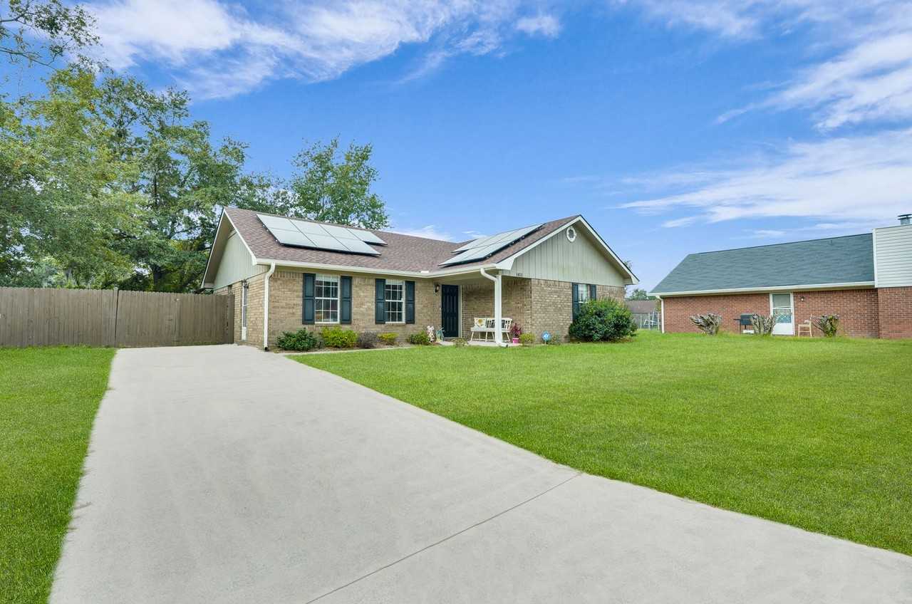 1453 Sheridan Pt - Photo 2 of 42