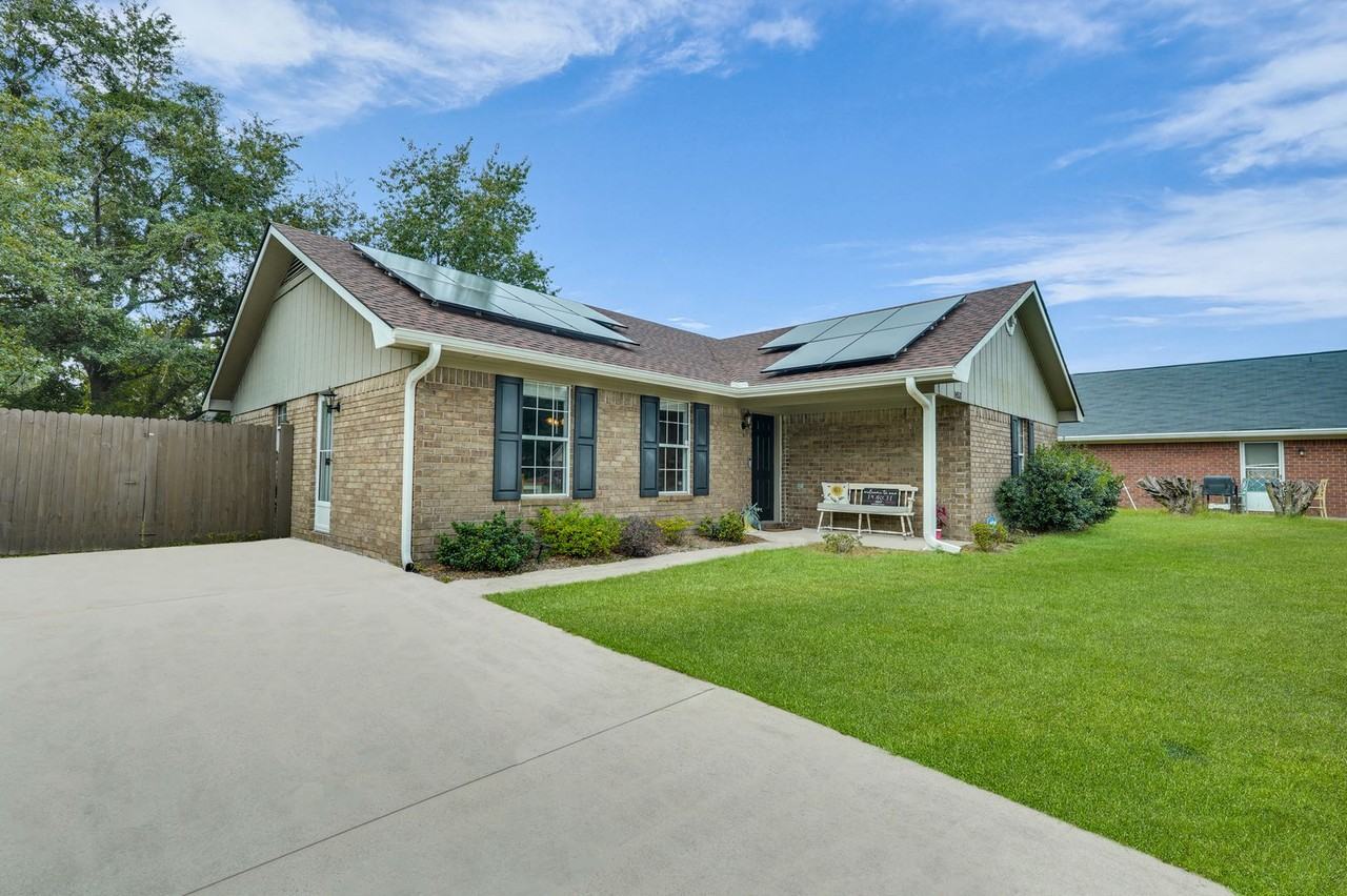 1453 Sheridan Pt - Photo 3 of 42