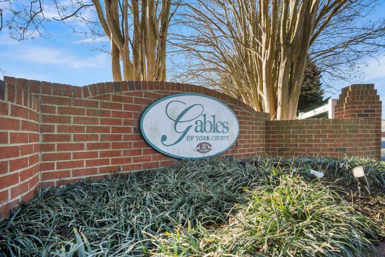 137 White Cedar Ln - Photo 2 of 37