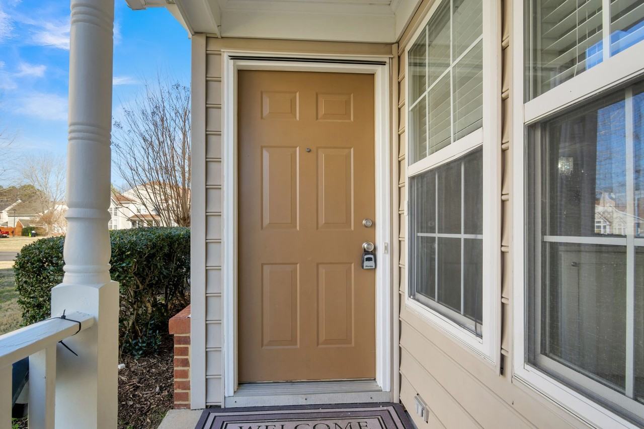 137 White Cedar Ln - Photo 3 of 37