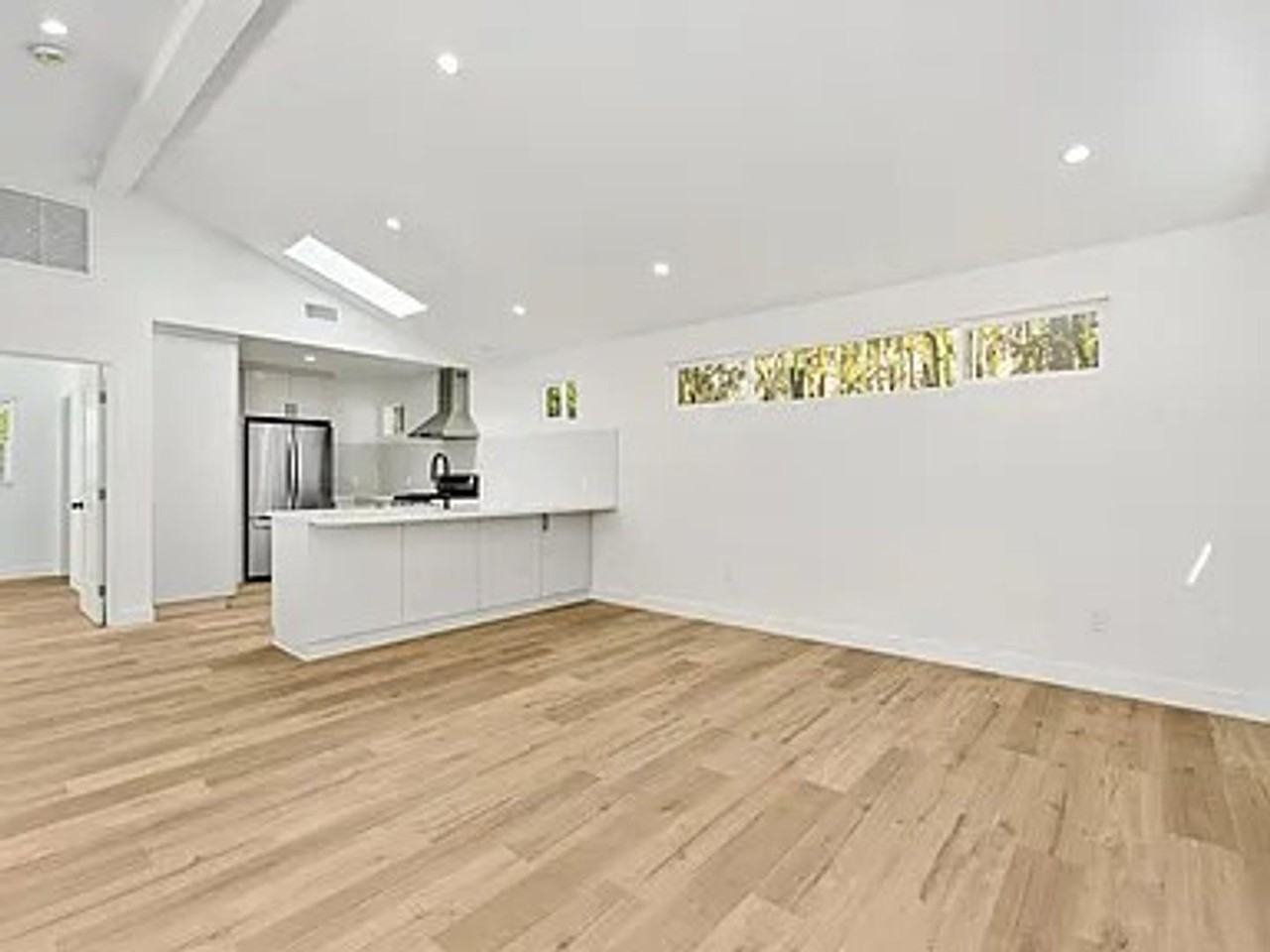 908 Daisy Ave #2 - Photo 2 of 9