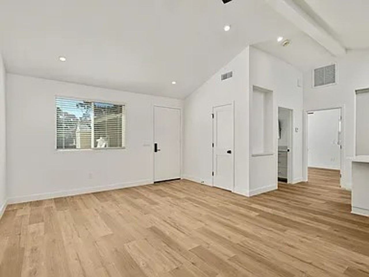 908 Daisy Ave #2 - Photo 3 of 9