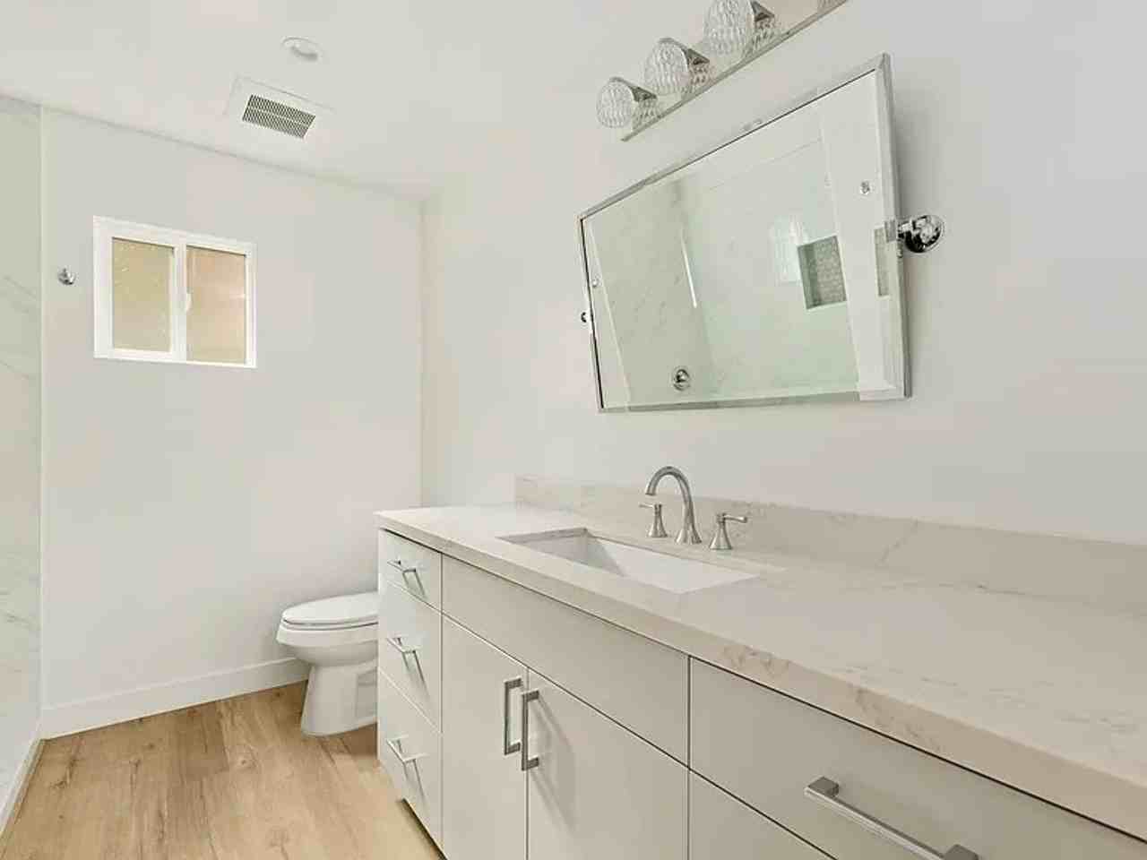 908 Daisy Ave #2 - Photo 4 of 9