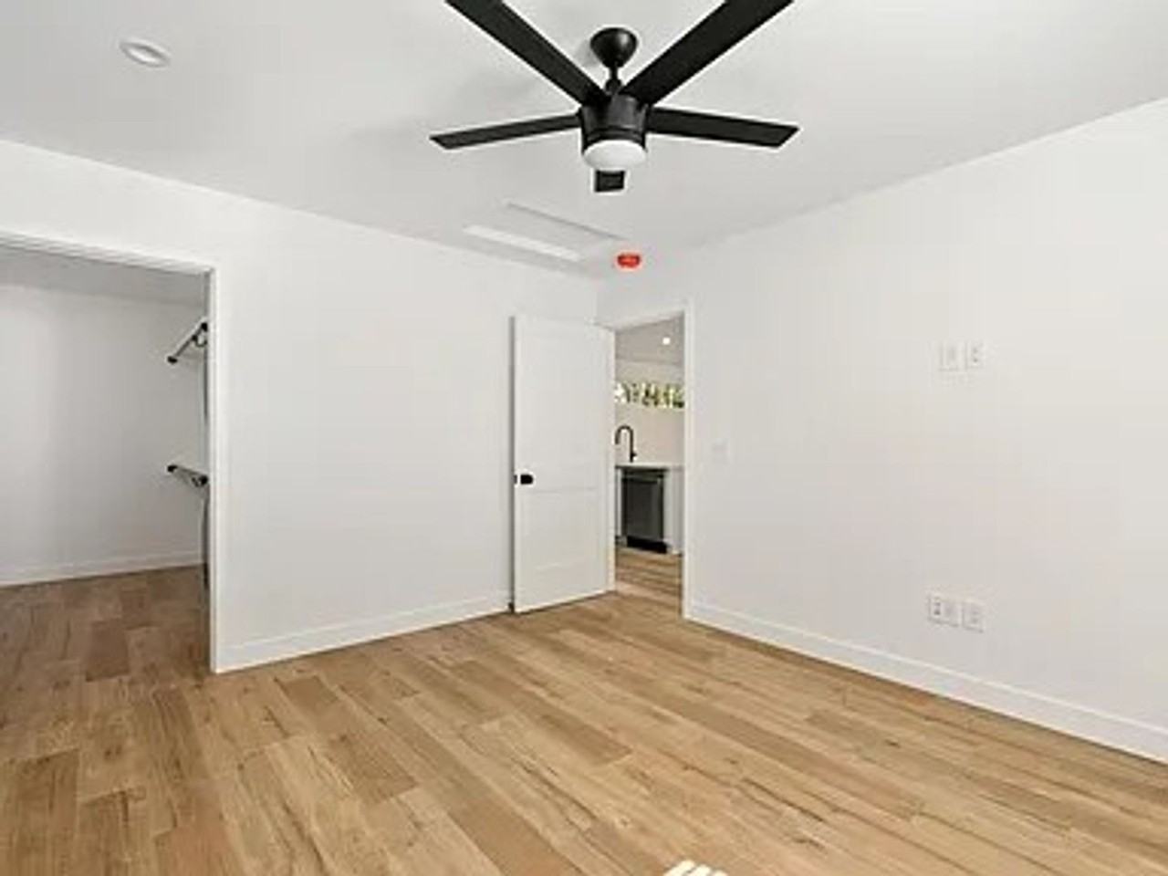 908 Daisy Ave #2 - Photo 5 of 9