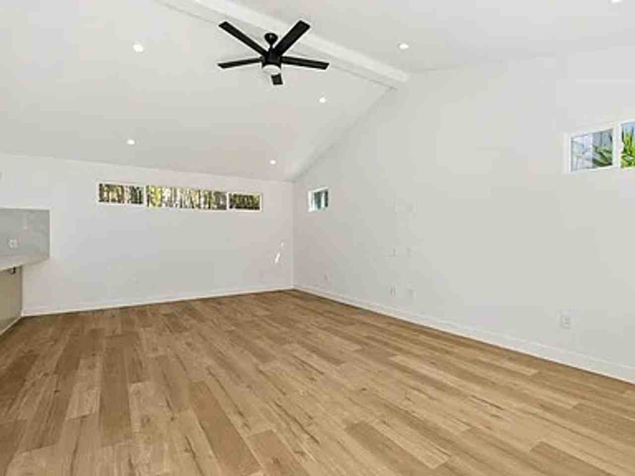 908 Daisy Ave #2 - Photo 7 of 9