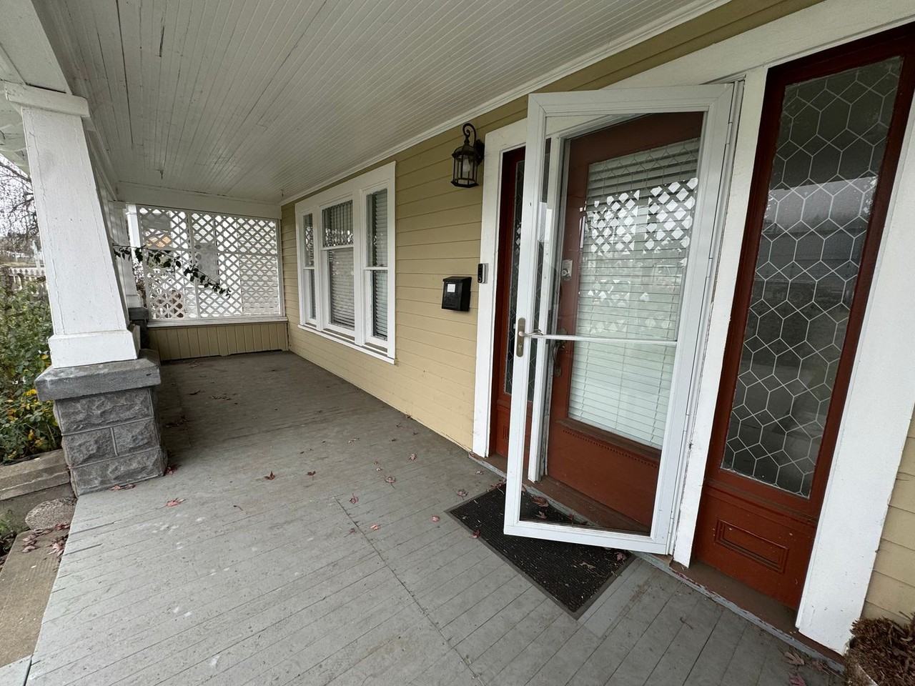 1258 Se Pine St - Photo 2 of 23