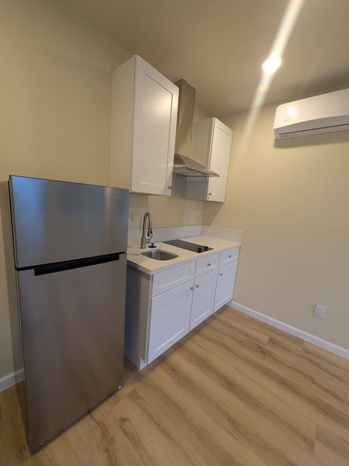 1938 N Mills Ave - Photo 2 of 11