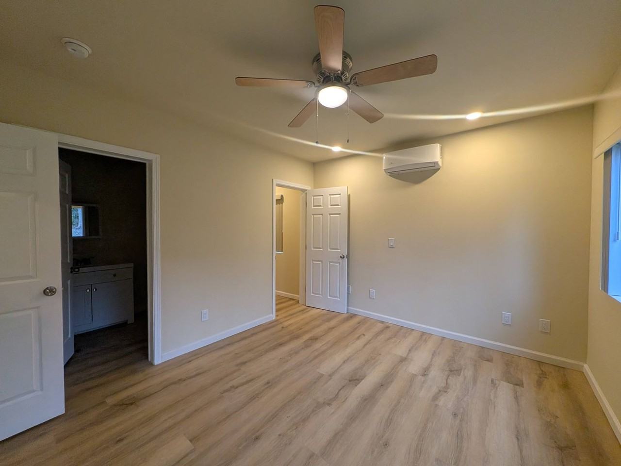 1938 N Mills Ave - Photo 7 of 10