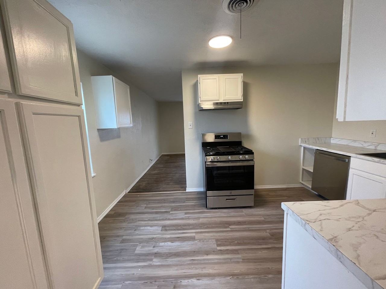 4210 S Van Buren St - Photo 4 of 11