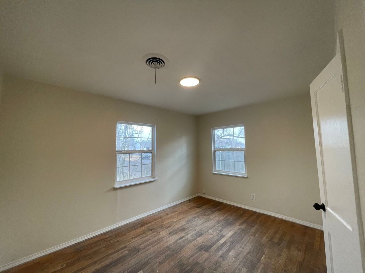 4210 S Van Buren St - Photo 5 of 11