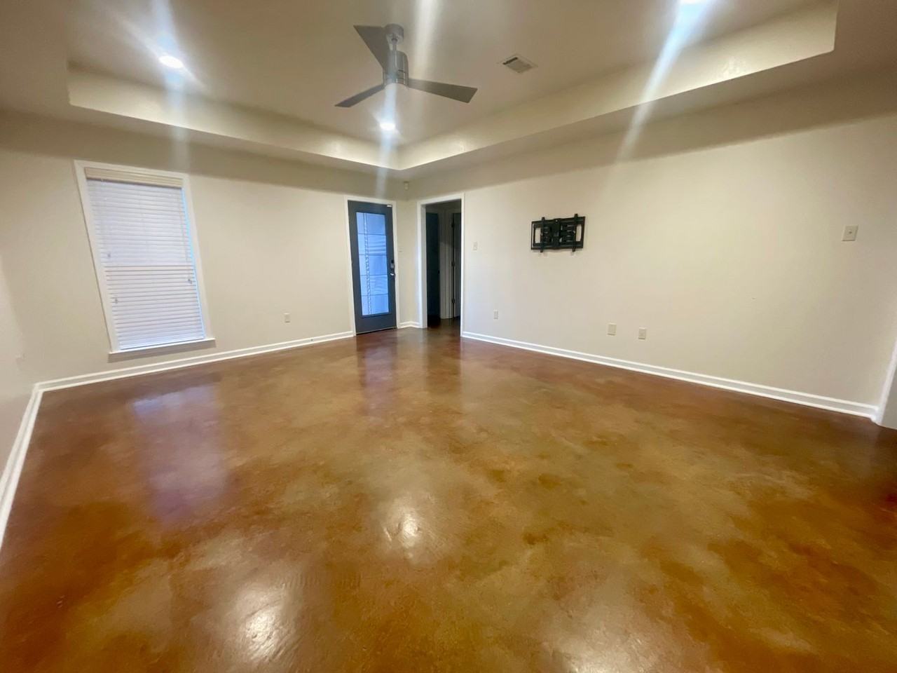 63-01 E Main St - Photo 3 of 23