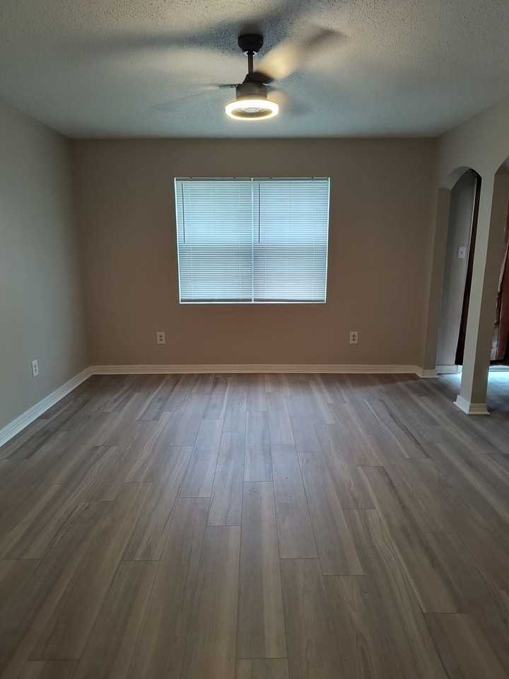 4909 Fairwood Dr - Photo 3 of 16