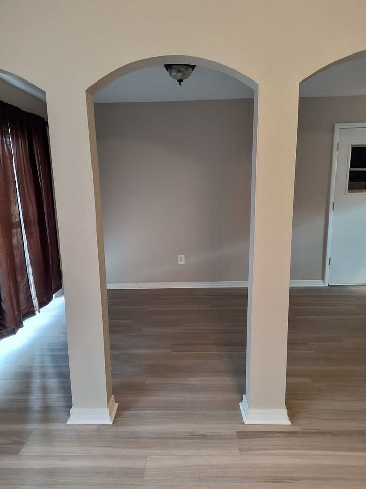 4909 Fairwood Dr - Photo 4 of 16