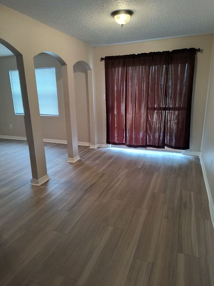 4909 Fairwood Dr - Photo 5 of 16