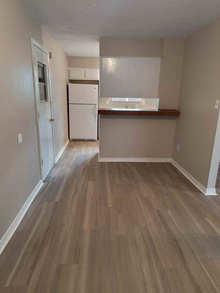 4909 Fairwood Dr - Photo 6 of 16