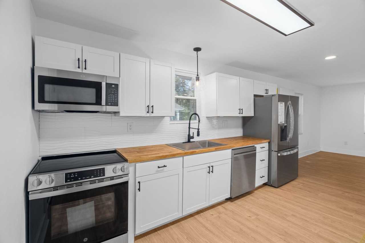 418 Jones Rd - Photo 2 of 18