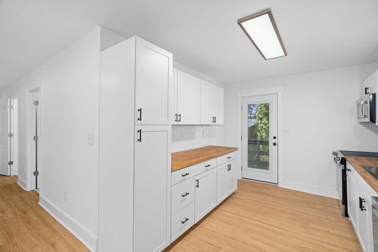 418 Jones Rd - Photo 4 of 18