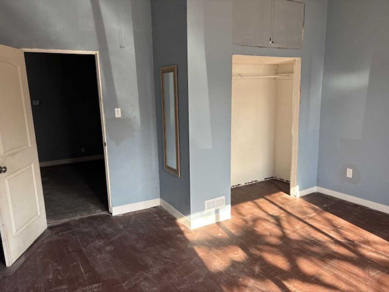 854 E Washington St - Photo 4 of 11