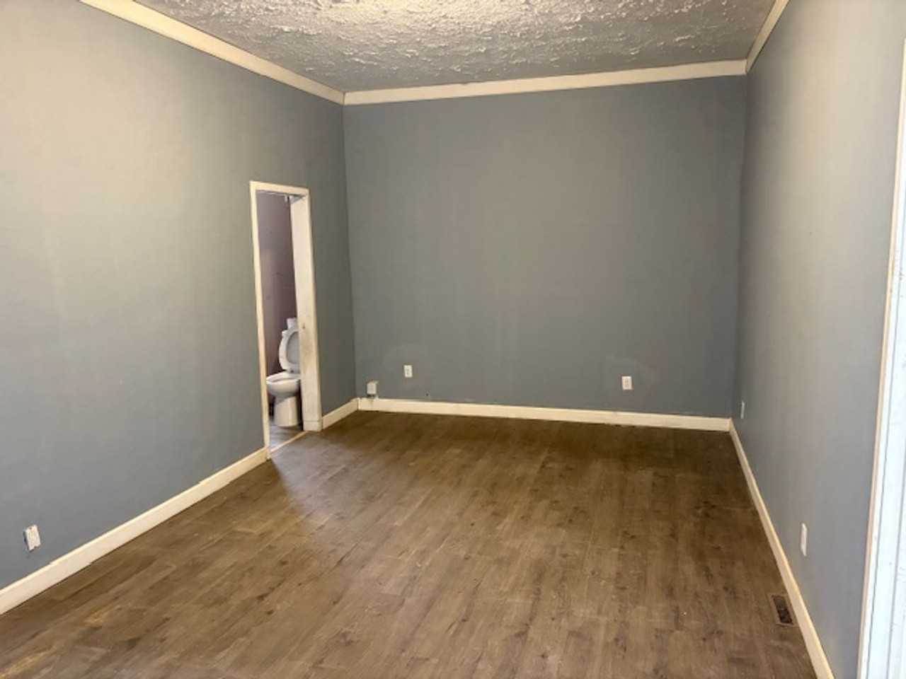 854 E Washington St - Photo 5 of 11