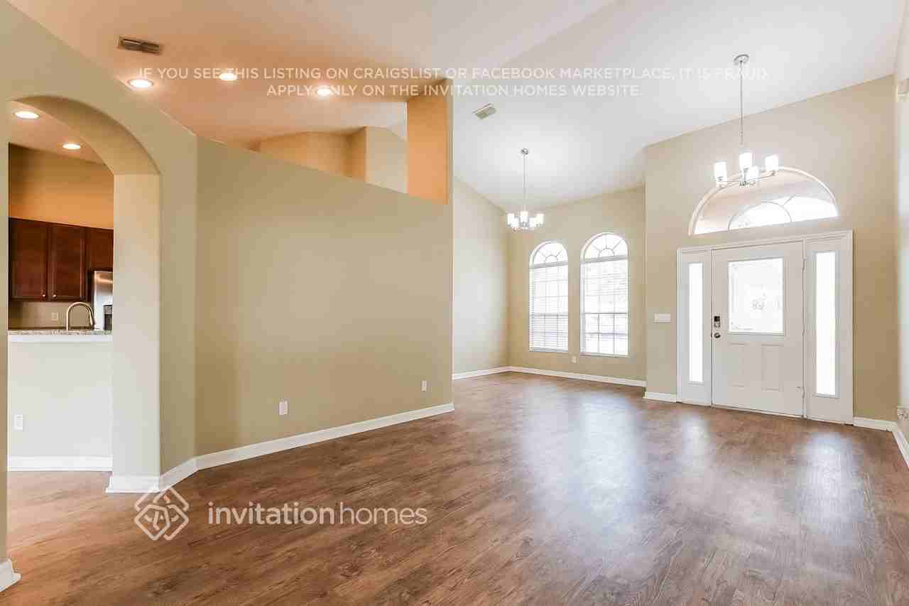 12832 Owasso Ln - Photo 3 of 17