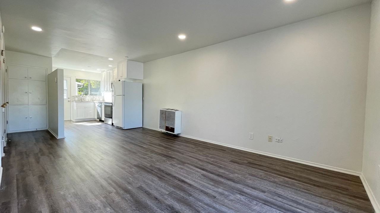 123 Casa St #A - Photo 3 of 13