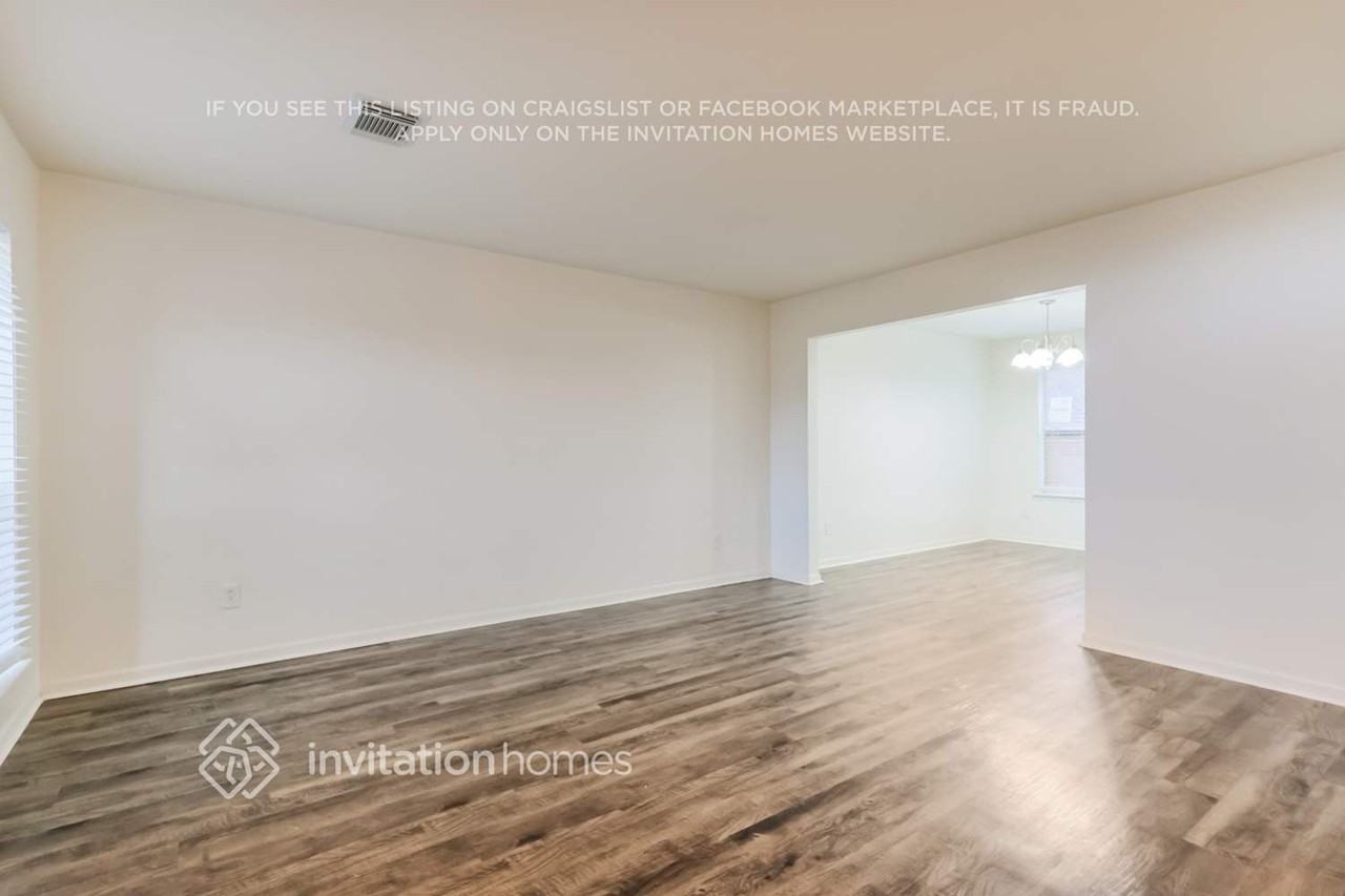 18815 Jodywood Dr - Photo 3 of 16