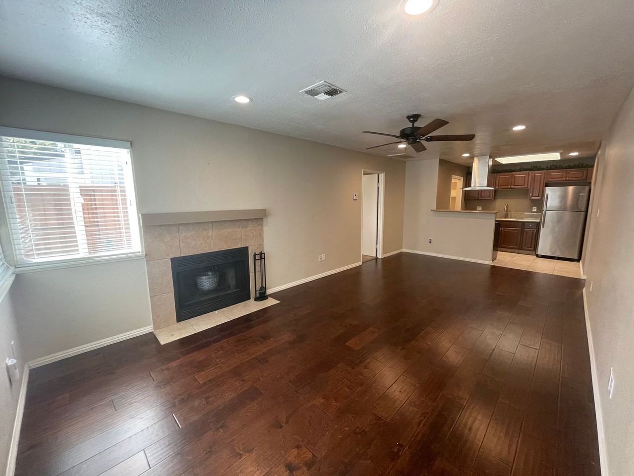 3400 Kingswood Dr #19 - Photo 7 of 27