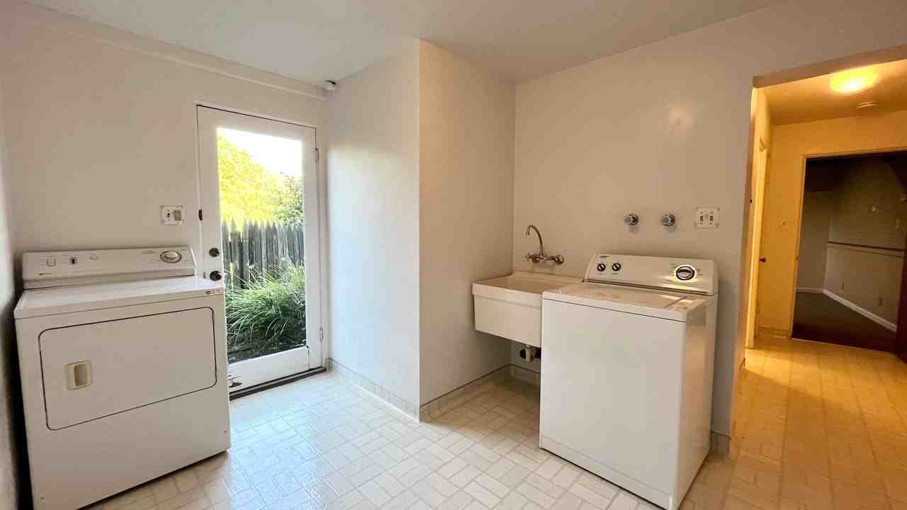 1632 Fredericks St - Photo 6 of 29