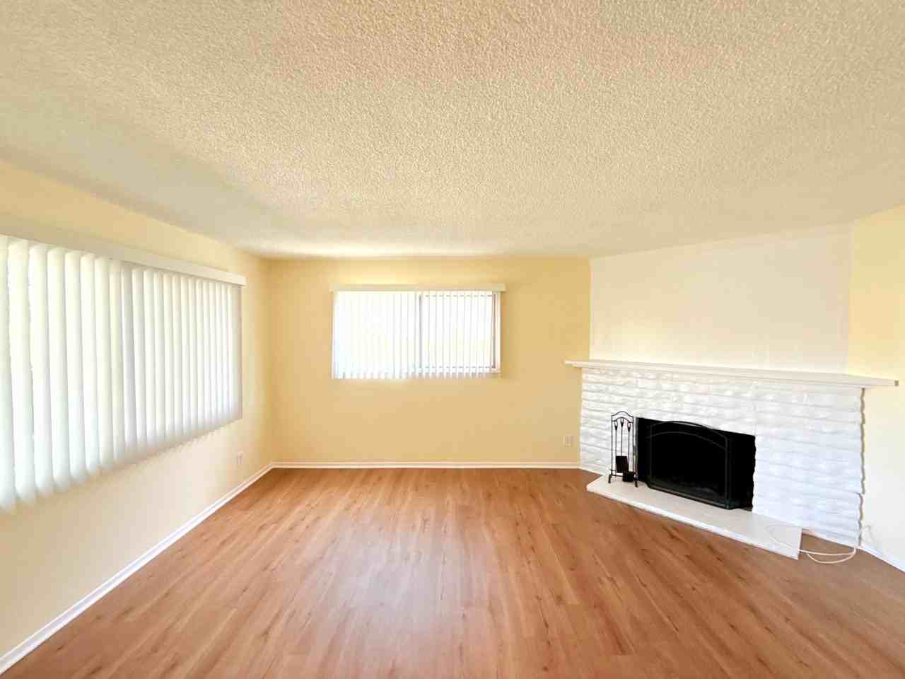 24006 Archwood St - Photo 3 of 37