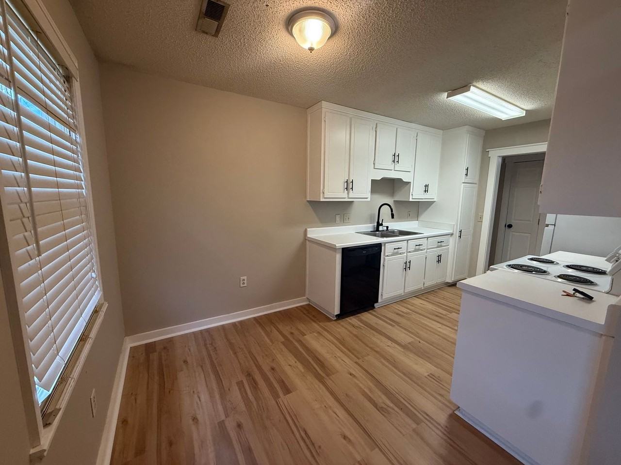 143 Hollington Dr Ne - Photo 6 of 14