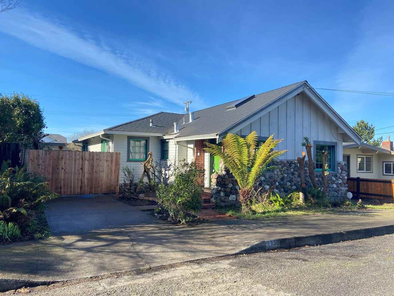 1736 L St - Photo 2 of 30