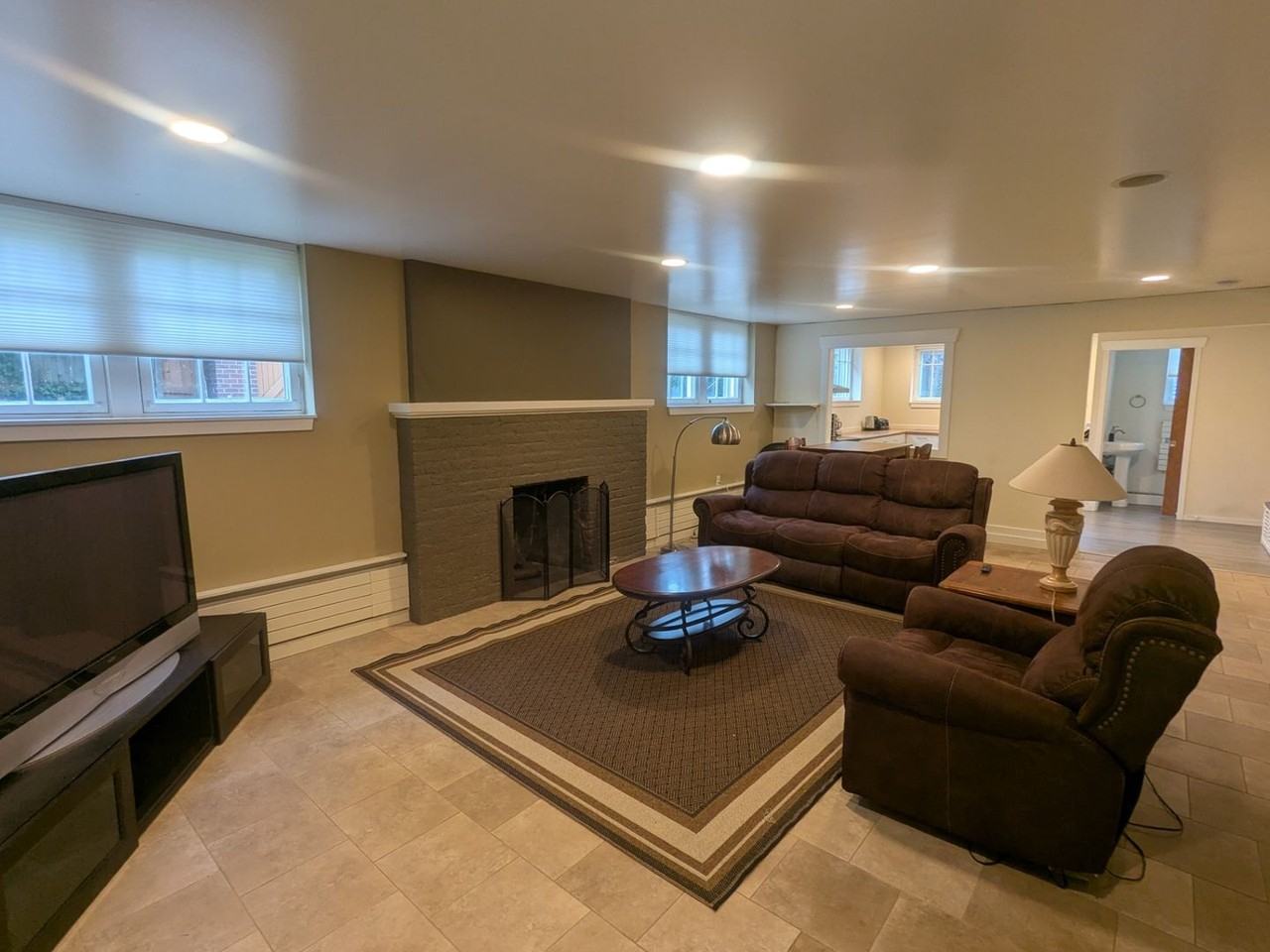 2105 E Hamlin St - Photo 2 of 9