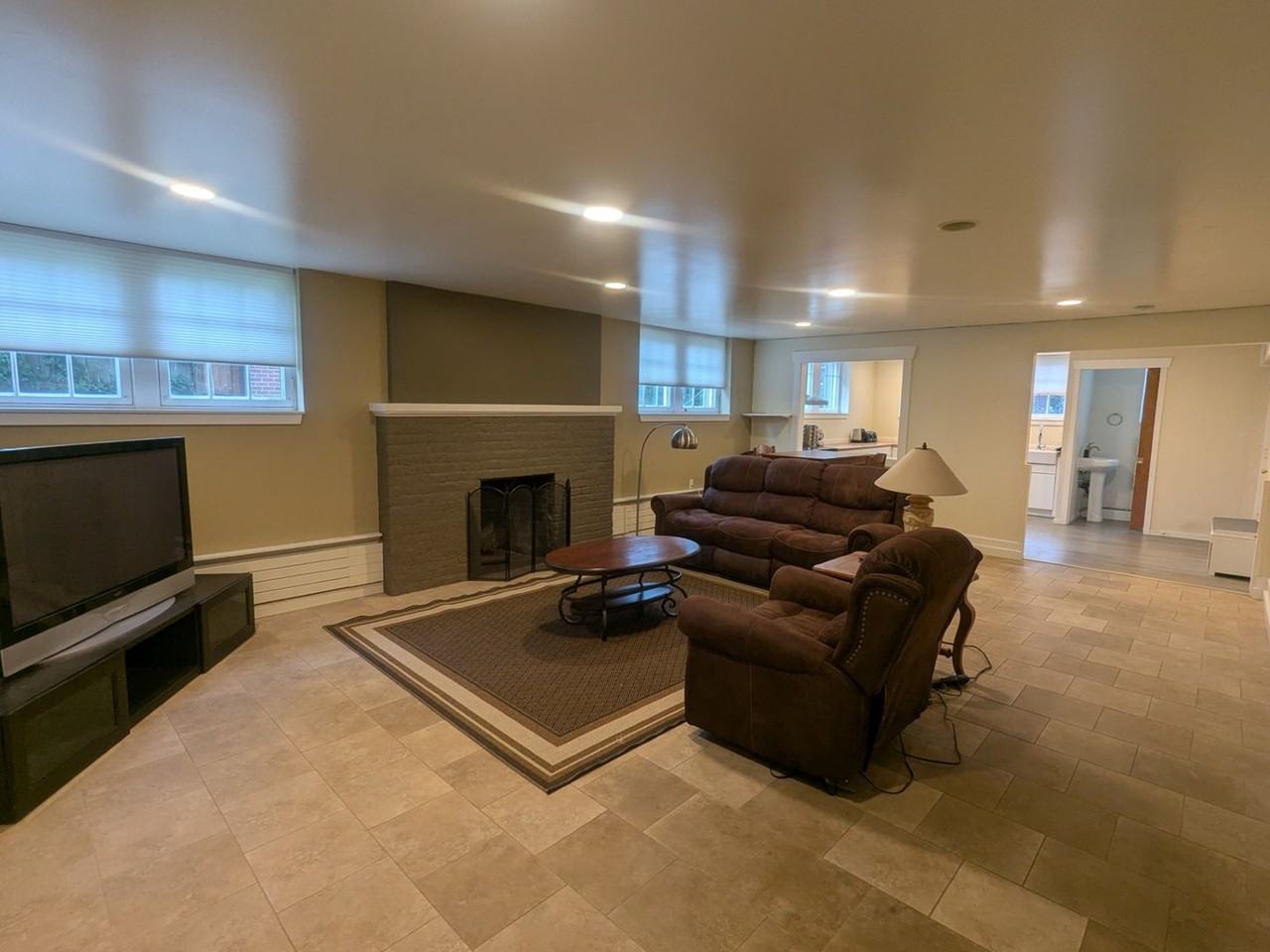 2105 E Hamlin St - Photo 3 of 9