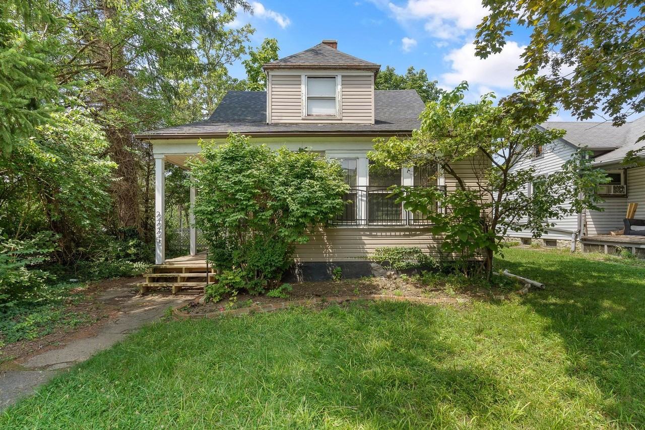 2225 Catalpa Dr - Photo 2 of 20